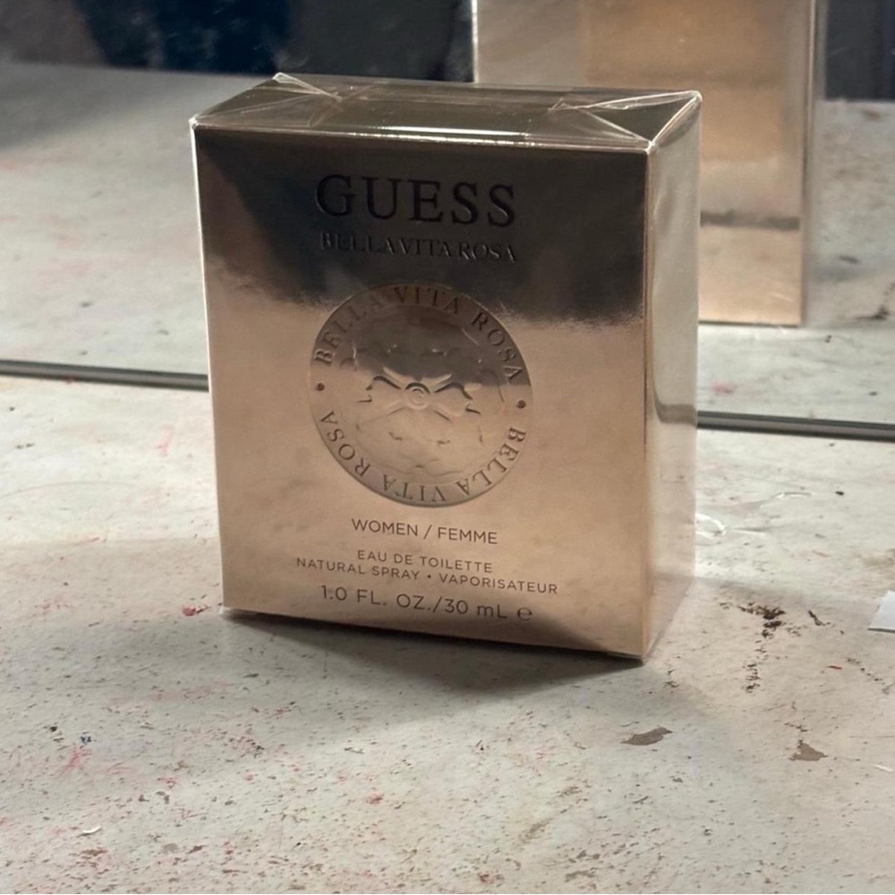 Guess Bella Vita Rosa Eau de Toilette in Gold Packaging
